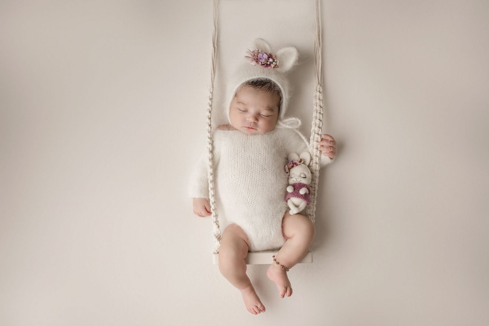 Best Newborn Photographer Near me White Lavender Photography