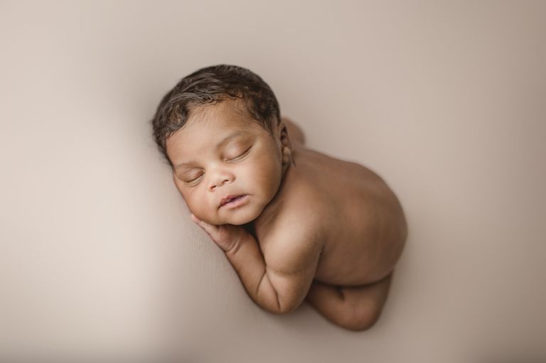 example of safe newborn posing when choosing a professional newborn photographer