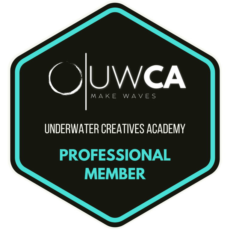 Certified underwater maternity photographer in Dallas, member of the Underwater Creatives Academy